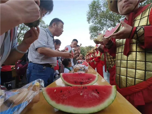 （供稿 旅游列表 三吴大地南京 移动版）夏天相约清明上河园 带“你”开启“欢乐狂欢”模式（列表页标题）  夏天相约清明上河园 开启“欢乐狂欢”模式