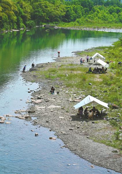 （转载）公园城市里露营 假日旅游新顶流