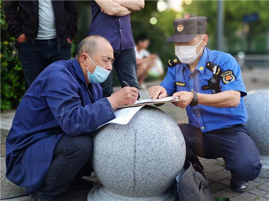 苏州市狮山横塘综合行政执法局会同相关部门专项治理马路流动摊点_fororder_7