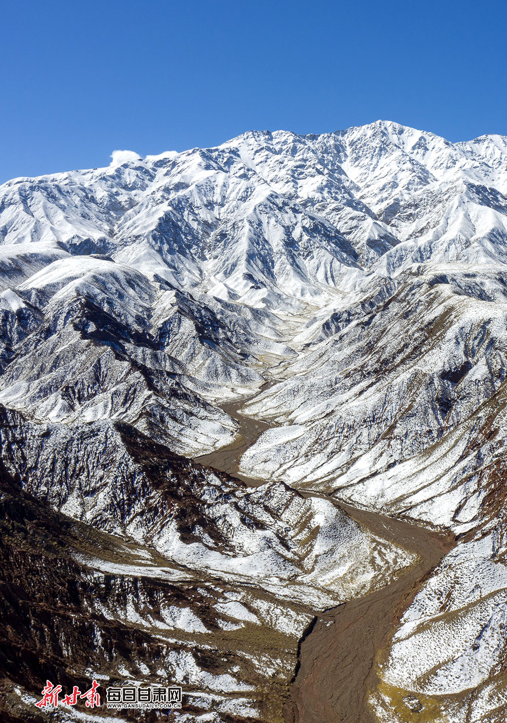 阿克塞五月降雪 祁连深处如一幅写意长卷_fororder_学雪山