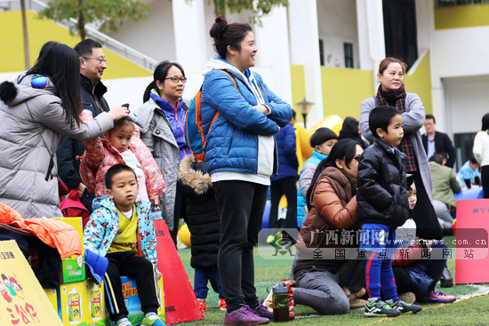 【焦点图】用行动普及幼儿足球 南宁市举办小球星幼儿足球赛（首页图片在文末）