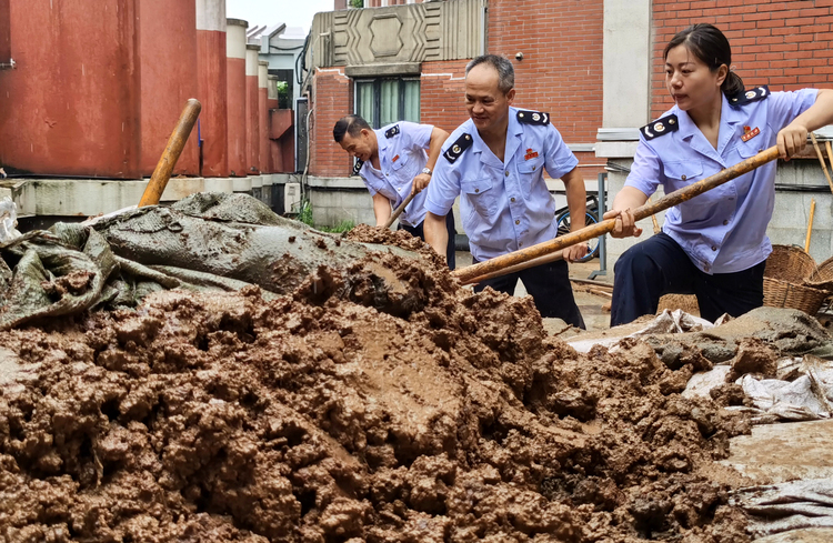 有修改 应该是渡难关（B 创新江苏列表 三吴大地南京 移动版）江苏税务系统跟踪服务洪灾受损企业