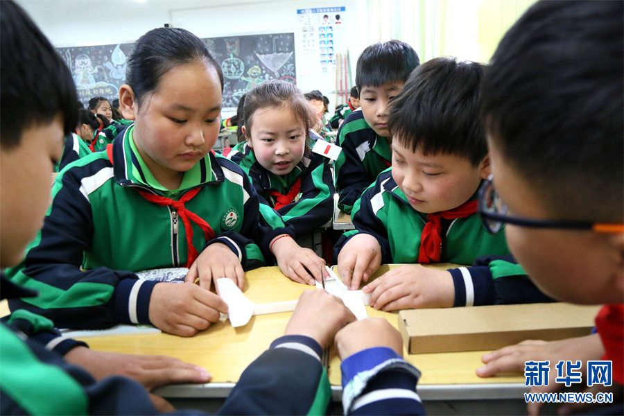 洛阳汝阳：学习航空知识 放飞科技梦想