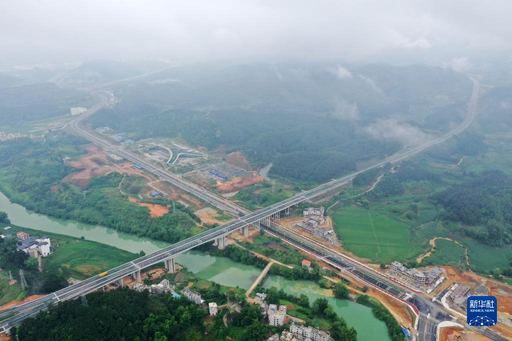 广西巴马：“长寿之乡”纵横振兴路