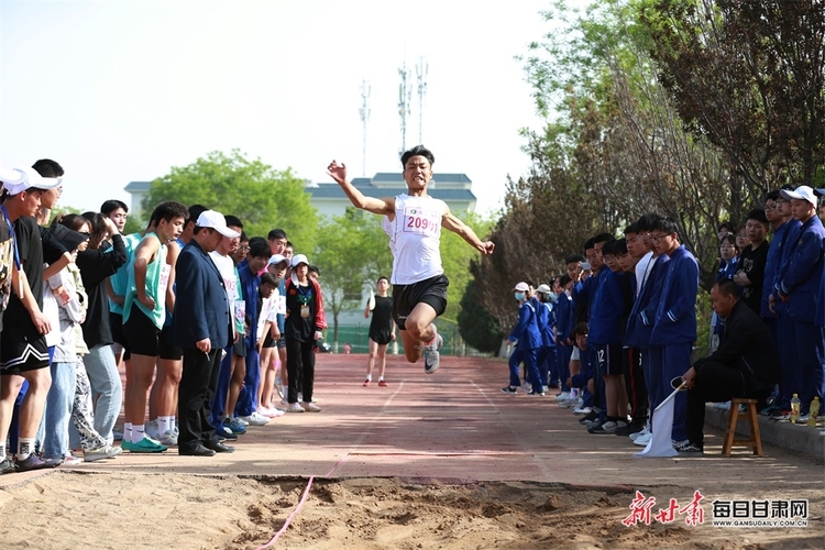 炫青春强体魄 平凉市中学生运动场上展风采_fororder_体育