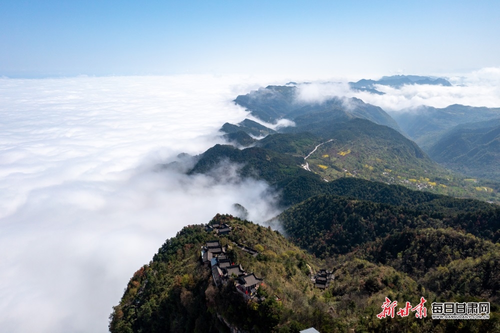 千山万壑云海翻滚 成县鸡峰如梦如幻