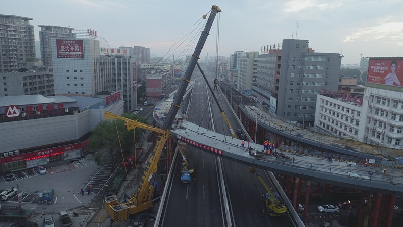 （编译已过审）沈阳长青街快速路与东一环快速路衔接钢箱梁吊装成功