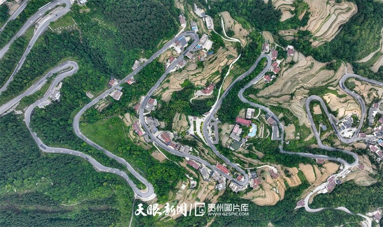 桐梓七十二道拐：弯道最密集的盘山公路