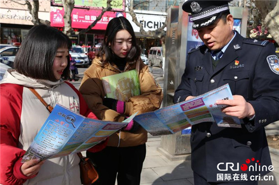 （已过审 供稿 平安江苏 三吴大地徐州）邳州市开展反邪教宣传活动