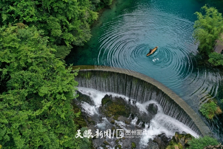 贵州荔波：雨后小七孔景色秀丽宜人