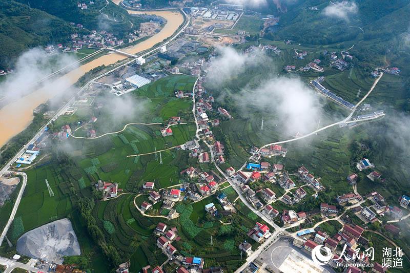 湖北保康：乡村新雨后