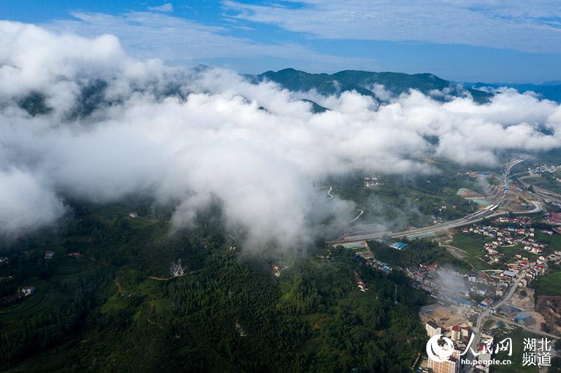 湖北保康：乡村新雨后