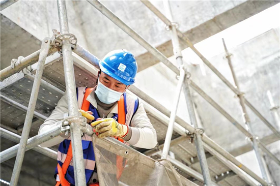 南京城市建设者“五一”坚守岗位尽显劳模风采_fororder_图片4_副本