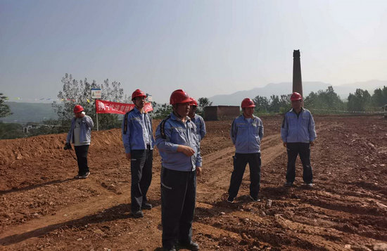 （有修改）[A 图片已删]中铝开展土地复垦赢民心 村民送锦旗表谢意