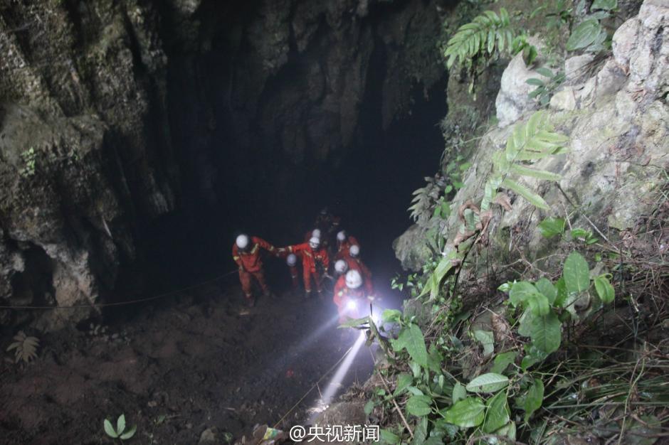 云南4人进溶洞采钟乳石 一氧化碳中毒身亡