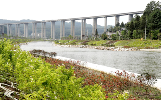 贵州龙里积极推进河道治理 绘就生态画卷_fororder_龙里1