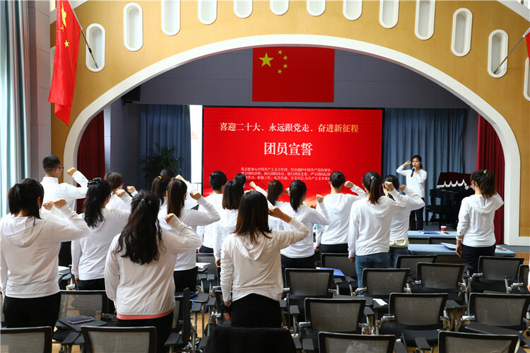 庆祝建团百年 激昂青春奋斗  　　航天学校开展庆祝五四青年节主题活动_fororder_2四幼宣誓