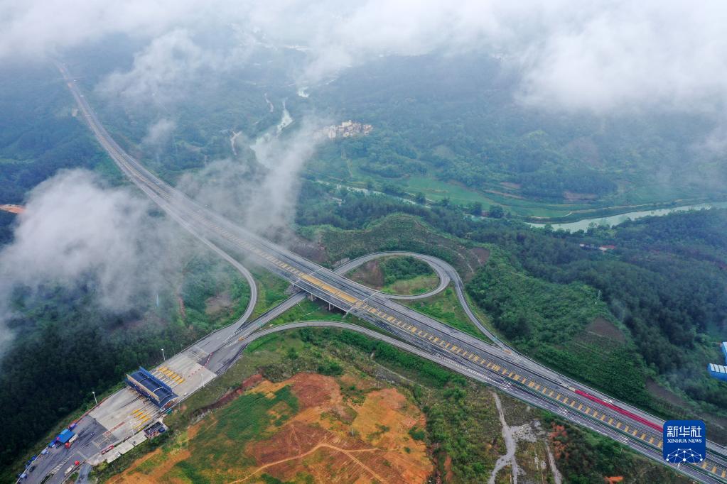 广西巴马：“长寿之乡”纵横振兴路