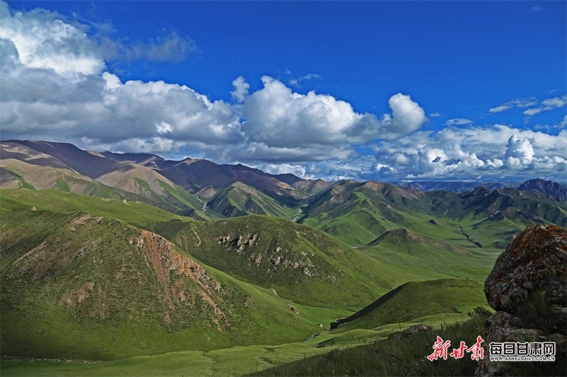 群峰竞秀邀白云 溪流欢唱伴牧歌 肃北石包城乡文旅融合助力乡村振兴_fororder_3