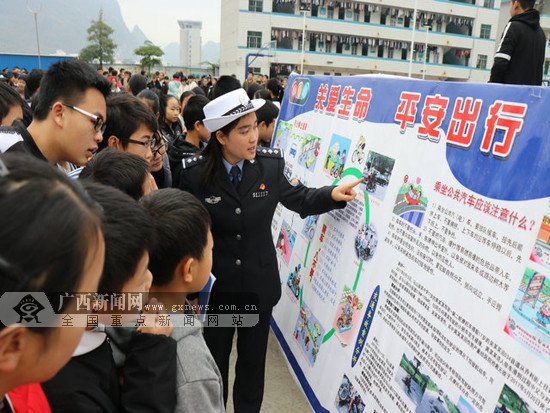 【焦点图】横穿马路别追逐打闹 交警寒假前进校园"送安全"（首页图片在文末）