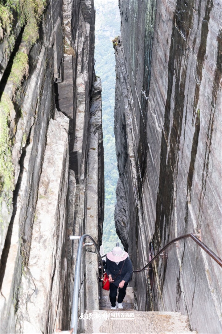 铜仁：梵净山巅风景独好