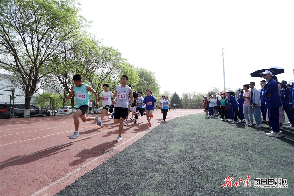 炫青春强体魄 平凉市中学生运动场上展风采_fororder_体育4