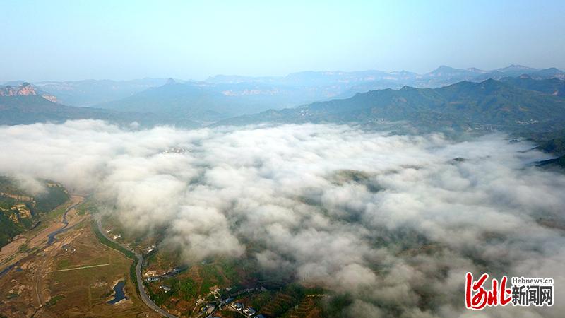 河北邢台：云海翻腾太行山