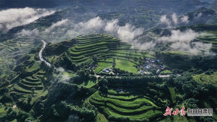 【文旅焦点图】清溪石间唱欢歌 逶迤山峦耸翠色 华亭“绿色”文章越做越出彩_fororder_小村1