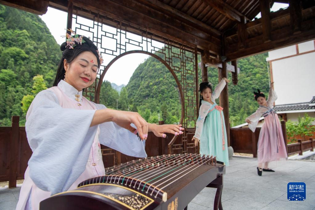 农文旅融合铺就高山土家小镇致富路