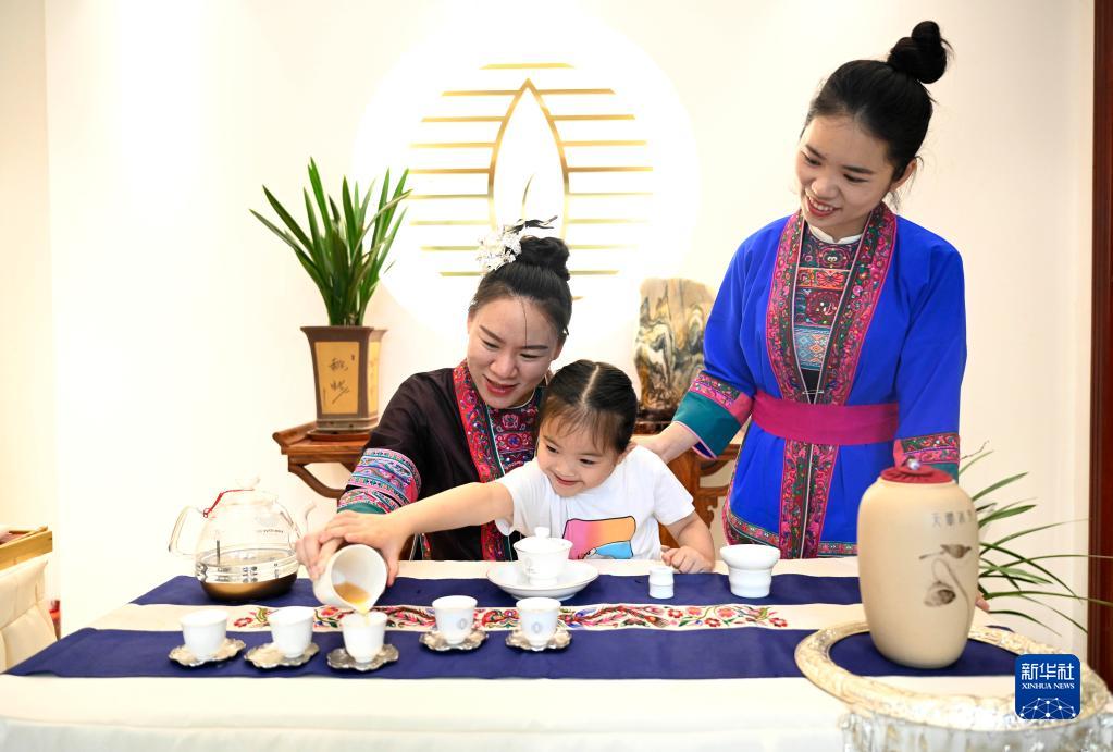 广西：“国际茶日”茶飘香