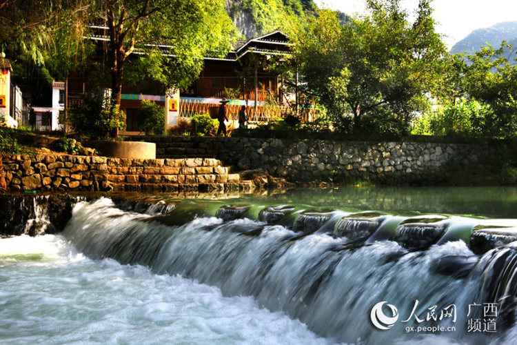 广西忻城：青山绿水皆是景 城乡处处美如画