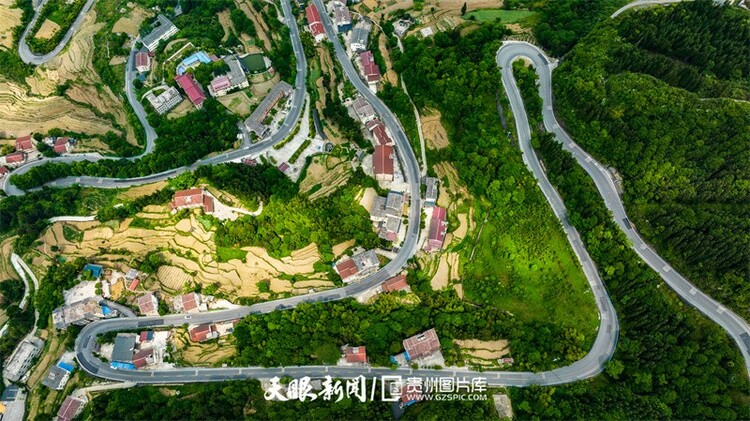 桐梓七十二道拐：弯道最密集的盘山公路