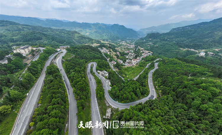 桐梓七十二道拐：弯道最密集的盘山公路