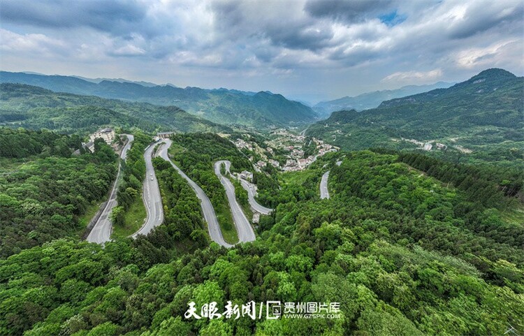 桐梓七十二道拐：弯道最密集的盘山公路