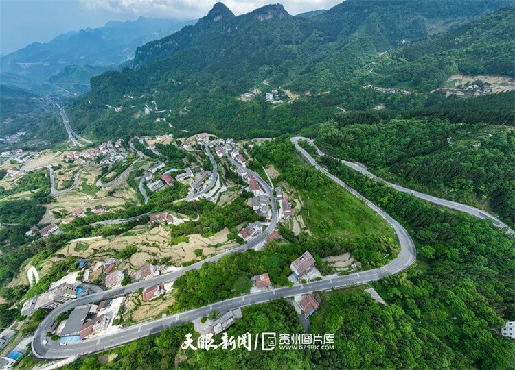 桐梓七十二道拐：弯道最密集的盘山公路