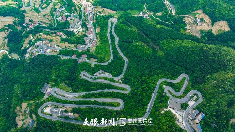 桐梓七十二道拐：弯道最密集的盘山公路