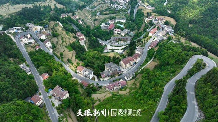 桐梓七十二道拐：弯道最密集的盘山公路