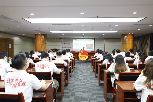 做赶考新征程上的青春“追梦人” 杜小明书记为学校青马班同学讲授思政课