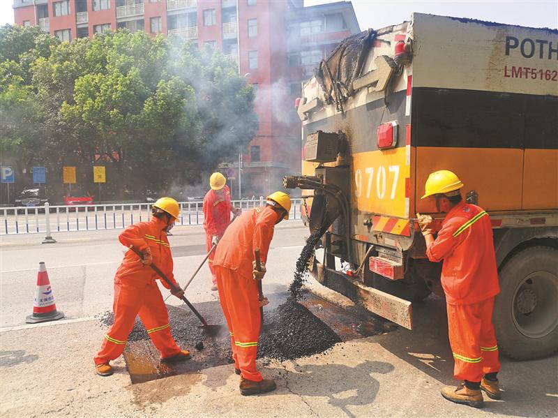 无锡市汛期路面病害维修工作启动