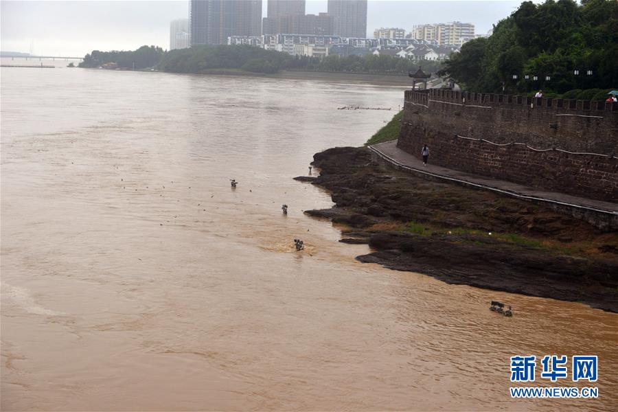 安徽多地遭暴雨袭击