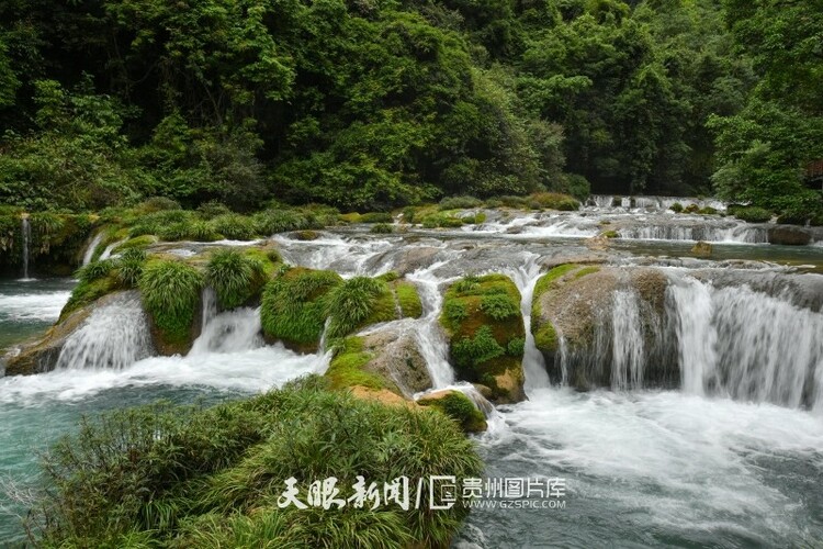 贵州荔波：雨后小七孔景色秀丽宜人