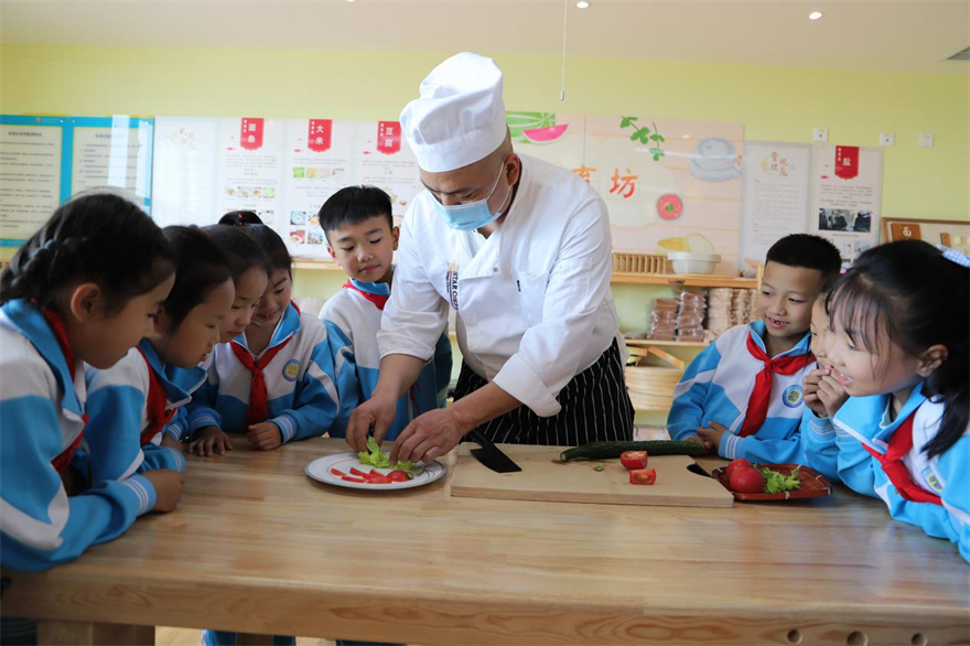 西安高新区第三十小学：不断探索劳动课程模式 着力构建“食育文化”体系_fororder_图片1