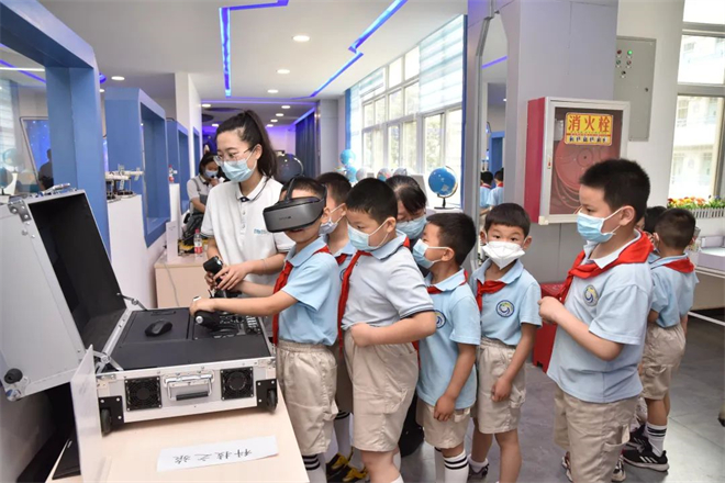 西安灞桥区举办2022年科技周活动暨宇航小学少年科学院揭牌仪式活动_fororder_微信图片_20220530174043