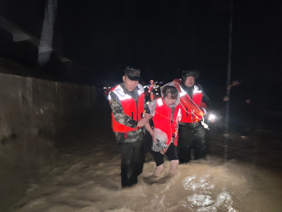 贵州惠水：遭遇特大暴雨袭击 抢险救援井然有序_fororder_IMG_20220530_000501