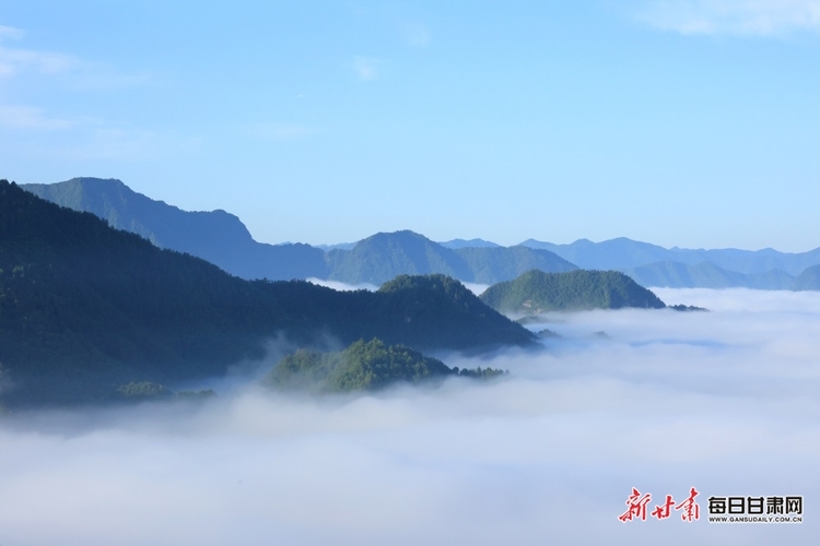 【焦点图】陇南：群山逶迤云海苍茫 航拍康县毛垭云海如仙境_fororder_1