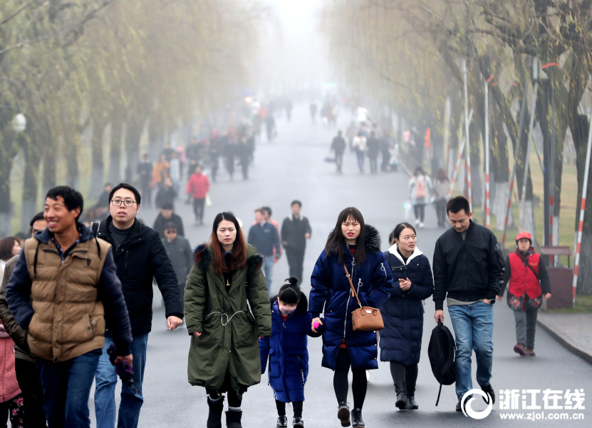 杭州：雾中西湖 宛若仙境