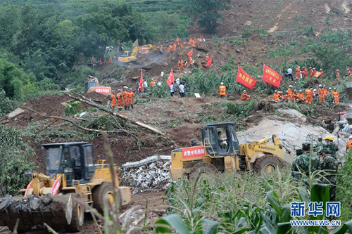 南方地区连续遭遇强降雨侵袭 各地军民奋力抗洪抢险