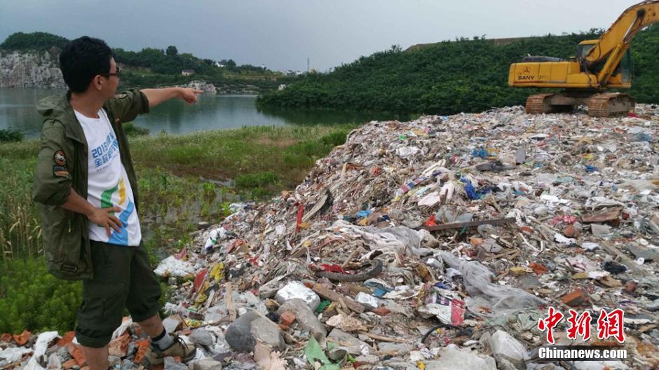 探访苏州太湖西山岛 数万吨垃圾散发恶臭