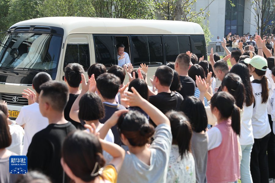 习近平在四川考察时强调 深入贯彻新发展理念主动融入新发展格局 在新的征程上奋力谱写四川发展新篇章_fororder_13