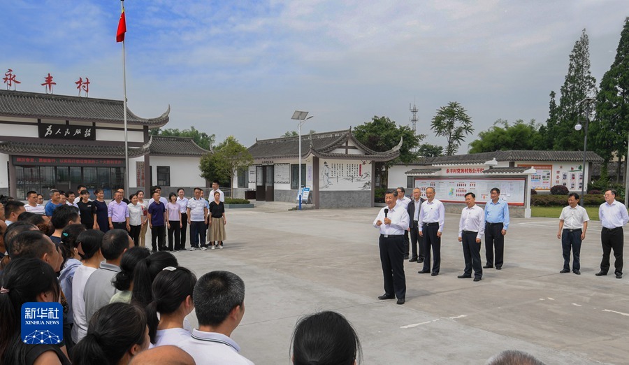 习近平在四川考察时强调 深入贯彻新发展理念主动融入新发展格局 在新的征程上奋力谱写四川发展新篇章_fororder_1